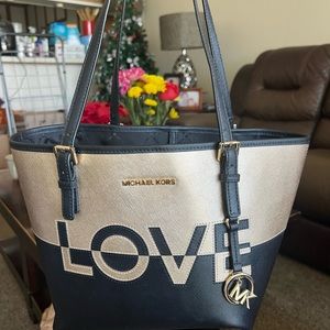 Micheal Kors LOVE bag